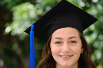 تهنئة للمهندس غسان الراميني بمناسبة تخرج ابنته دينا بمرتبة الشرف من كلية الطب بجامعة Pécs