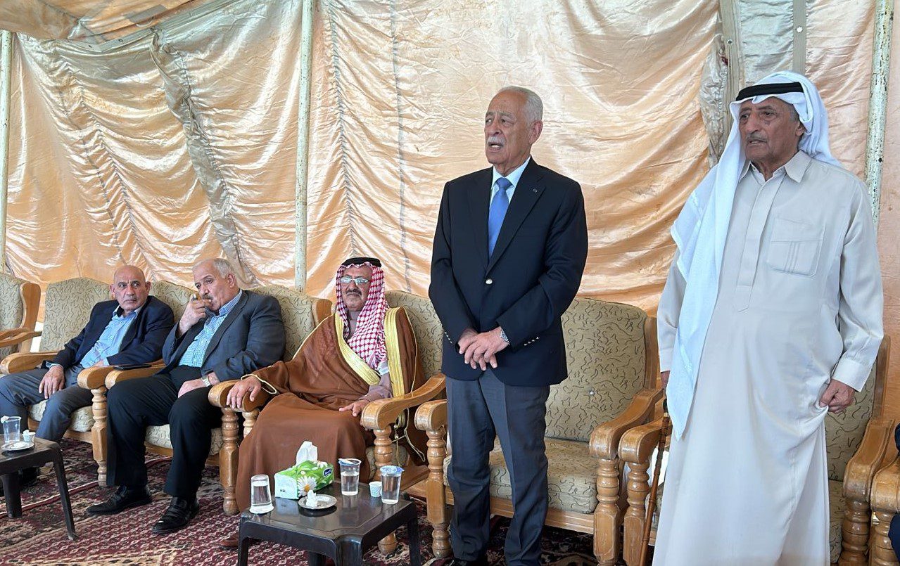مندوبا عن الملك وولي العهد.... العيسوي يعزي عشائر العجارمة