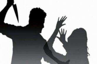 مصر: زوج يقتل عشيق زوجتة بعد اكتشافه لخيانتها في بيتة