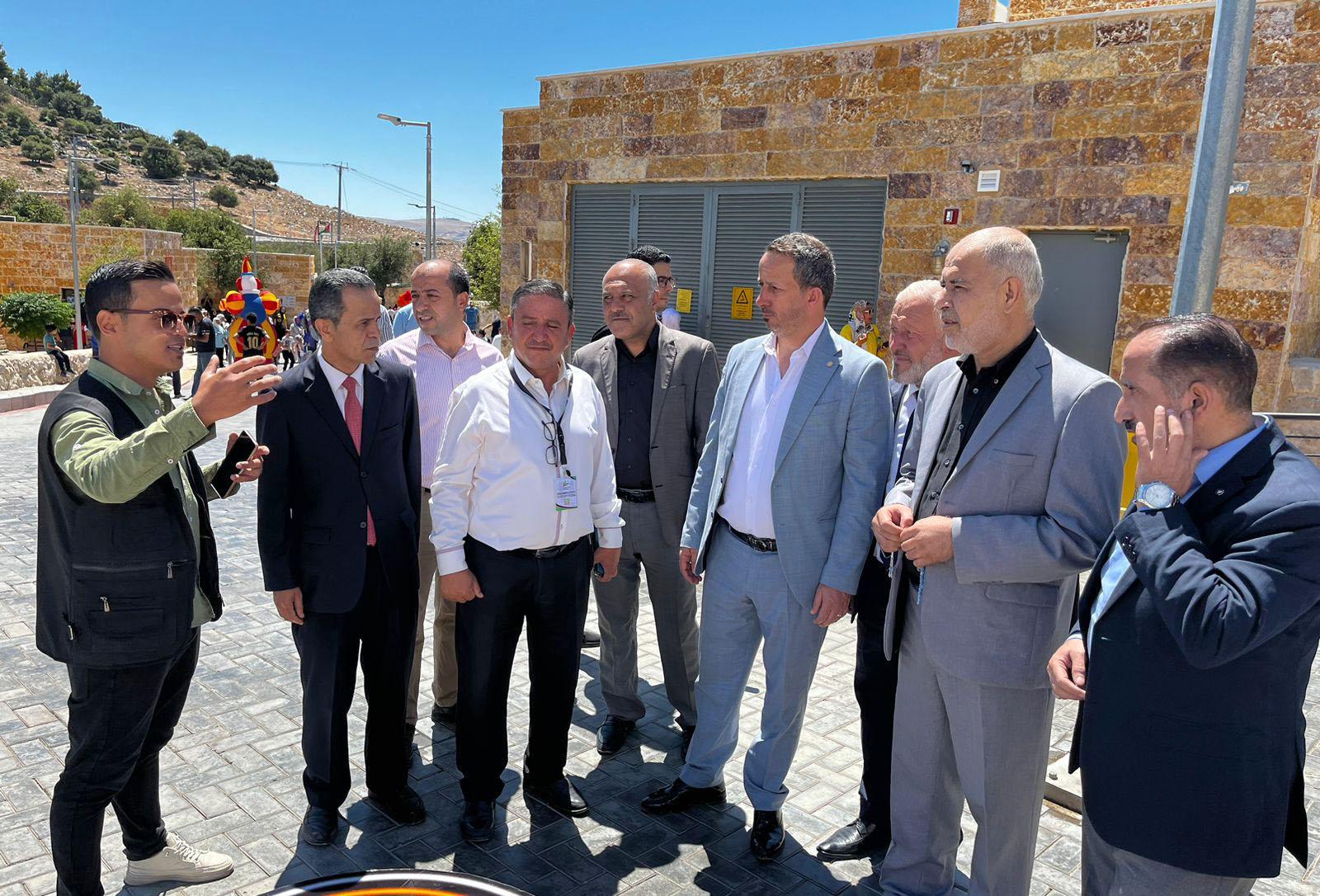 عجلون : رئيس بلدية عجلون الكبرى "حمزة الزغول" يفتتح مهرجان تلفريك