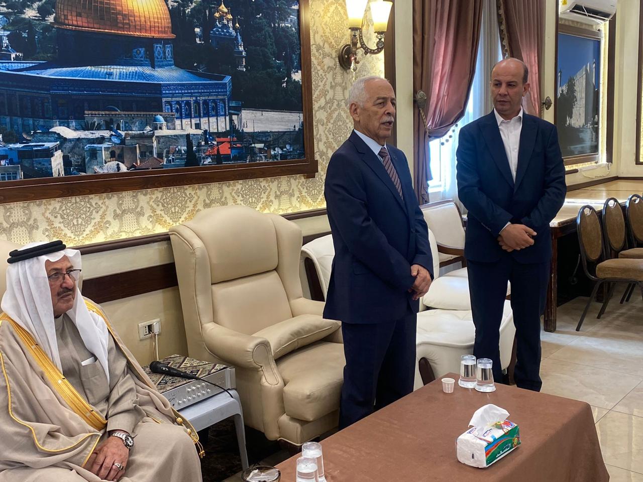عاجل | مندوبا عن الملك وولي العهد..العيسوي يعزي عشائر الخزاعلة والعبداللات وأبو طالب