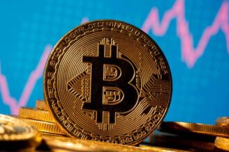 بتكوين تسجل خسارة كبيرة وتهوي بأكثر من 14%