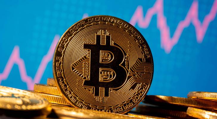 بتكوين تسجل خسارة كبيرة وتهوي بأكثر من 14%