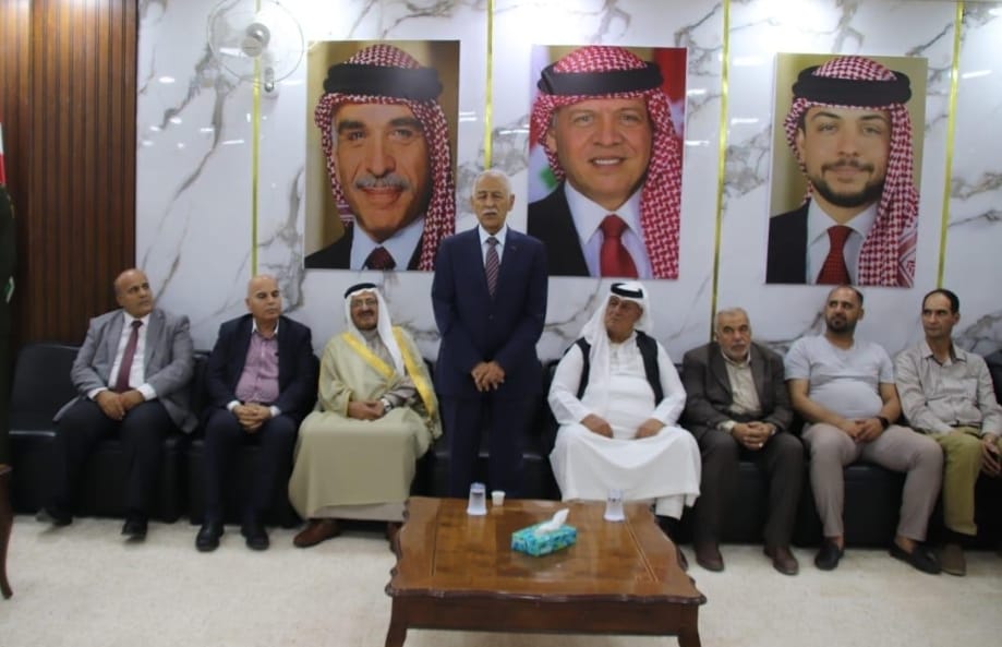 عاجل | مندوبا عن الملك وولي العهد..العيسوي يعزي عشائر الخزاعلة والعبداللات وأبو طالب