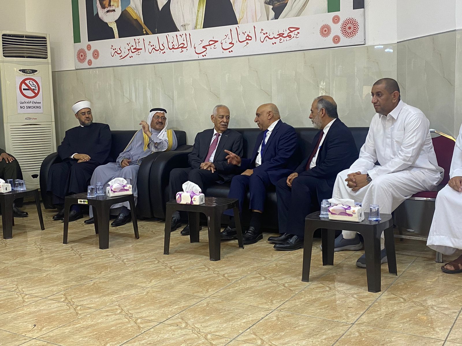عاجل |مندوبا عن الملك وولي العهد.... العيسوي يعزي الكلالدة وآل خير والربيحات وآل حسن