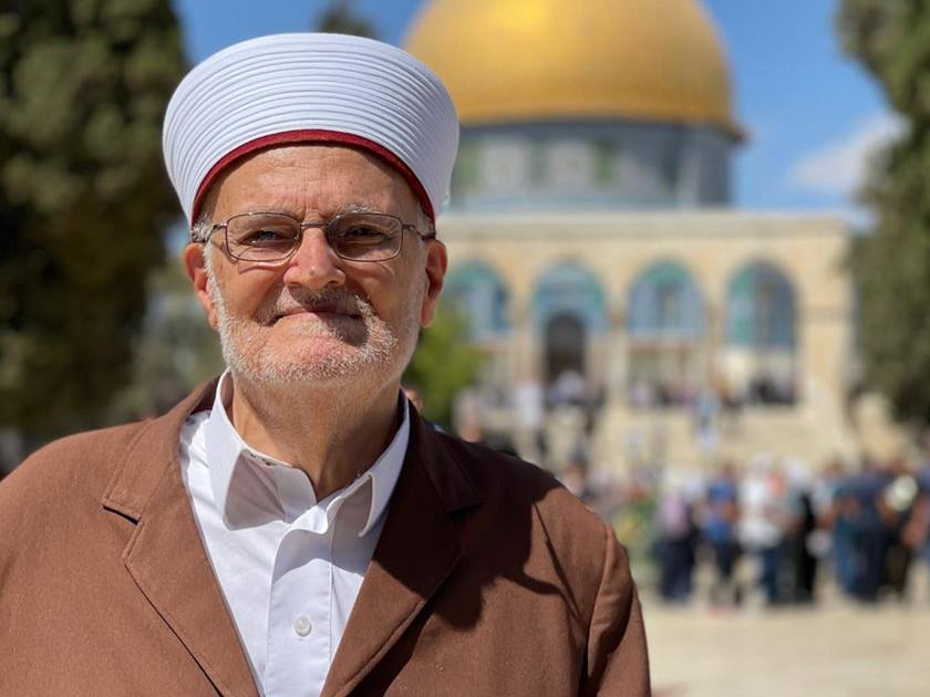 عاجل .. أرييه درعي يعلن عن نيته سحب إقامة خطيب المسجد الأقصى