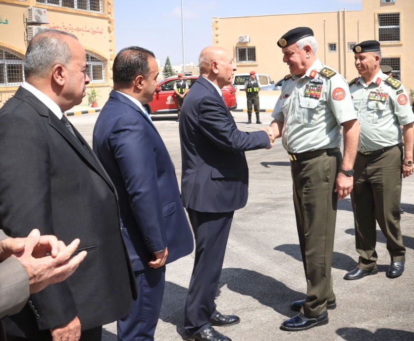 رئيس هيئة الأركان المشتركة يفتتح مدرسة كفر أبيل الثانوية للبنين في اربد