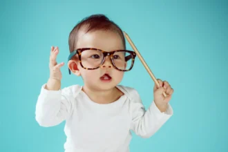 كيف يمكن معرفة علامات الذكاء المبكر عند الرضع؟
