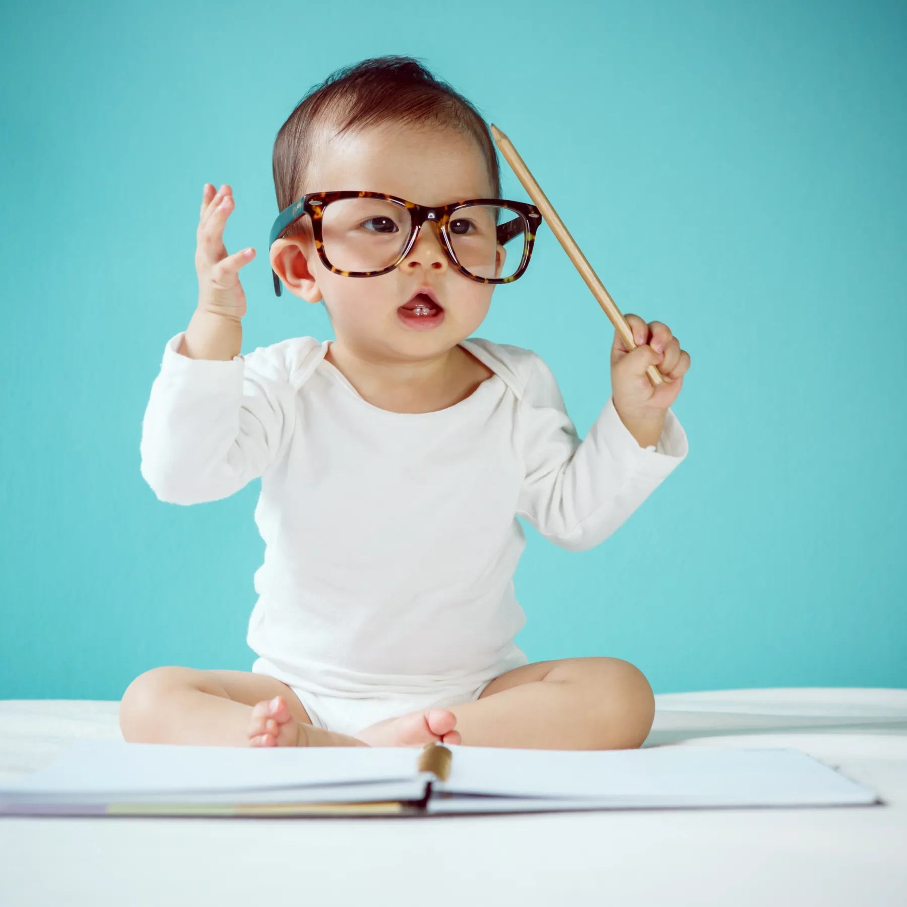 كيف يمكن معرفة علامات الذكاء المبكر عند الرضع؟
