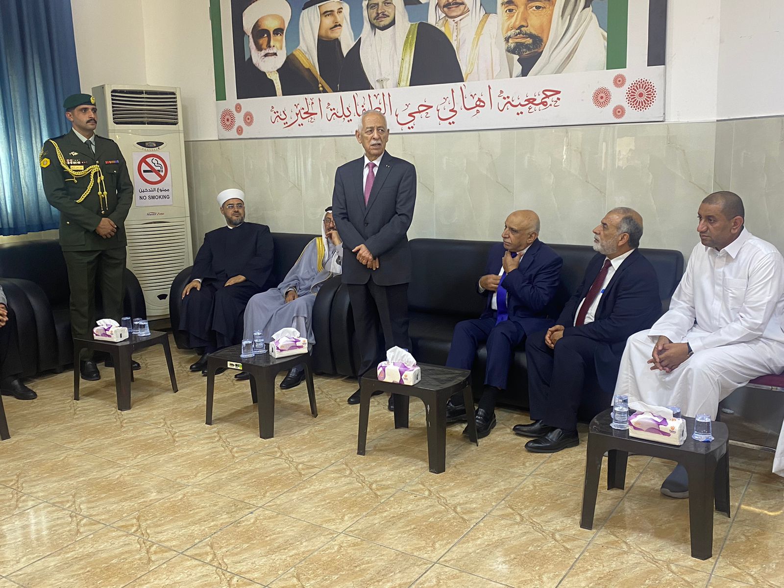 عاجل |مندوبا عن الملك وولي العهد.... العيسوي يعزي الكلالدة وآل خير والربيحات وآل حسن