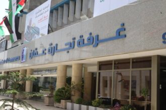 عاجل | غرفة تجارة عمان تناقش قضايا تجارية مع الوزير الشمالي