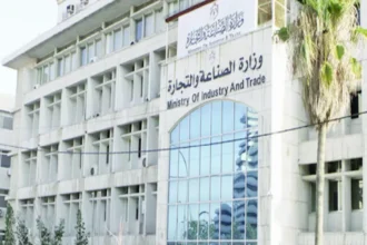 عاجل .. وزارة الصناعة والتجارة تطرح مناقصة لشراء 120 ألف طن من القمح