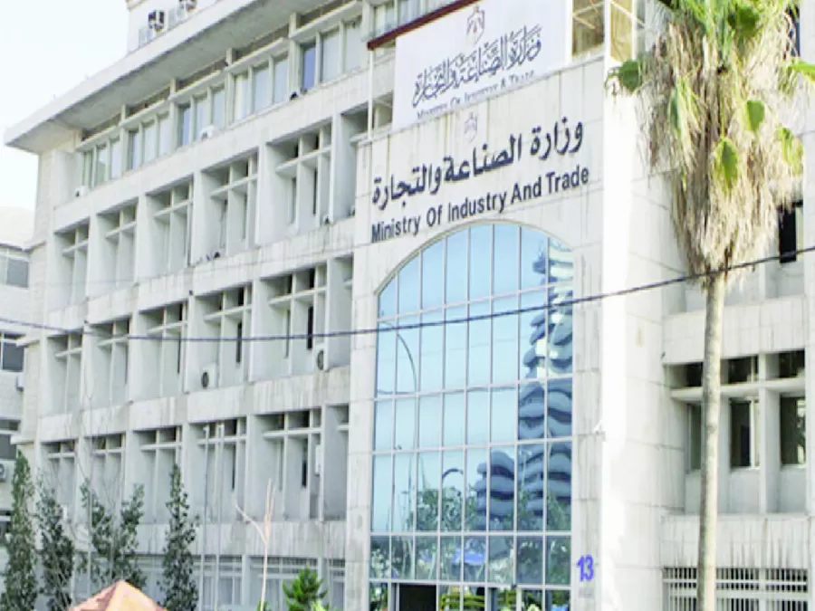 عاجل .. وزارة الصناعة والتجارة تطرح مناقصة لشراء 120 ألف طن من القمح