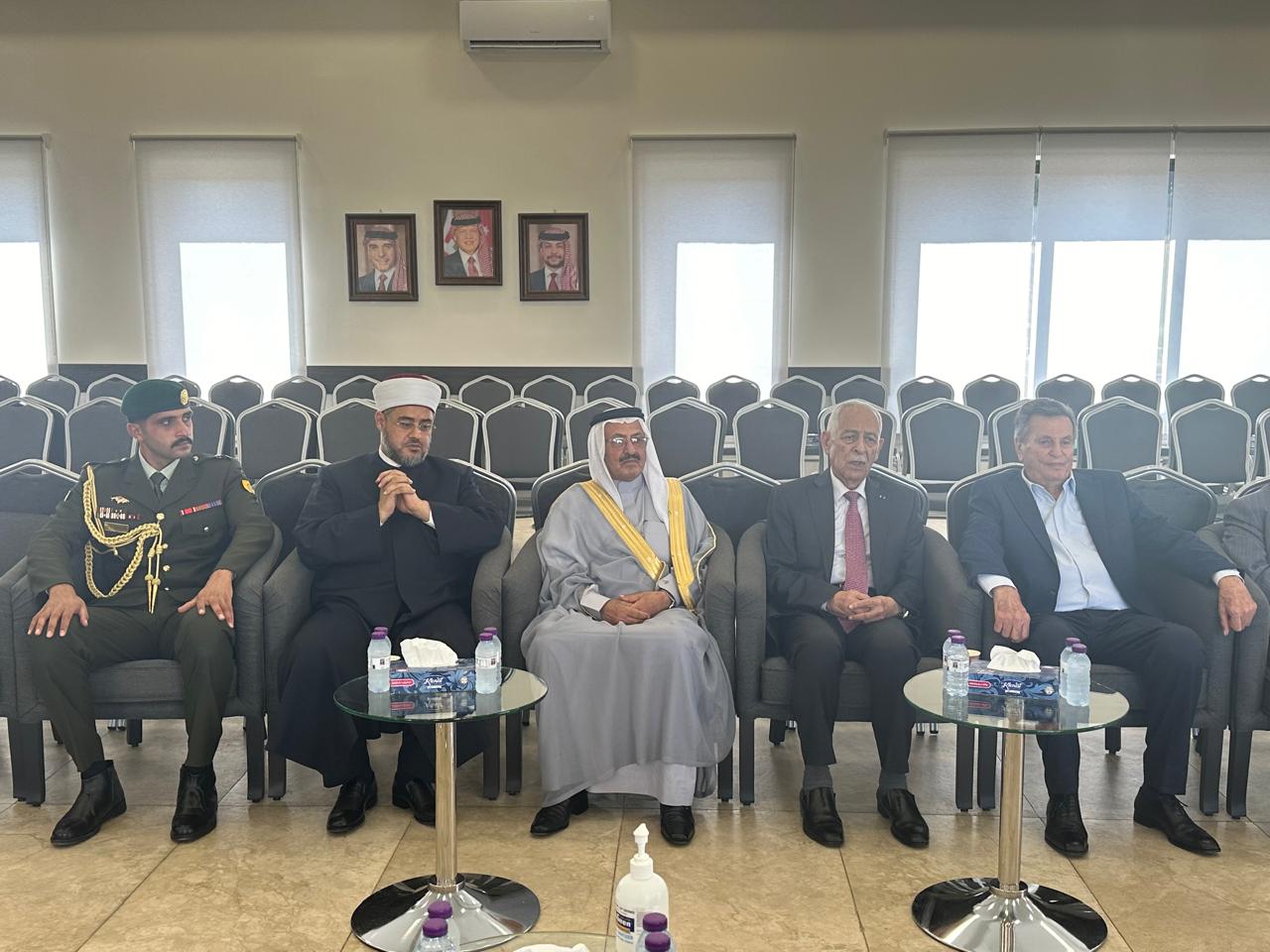 عاجل |مندوبا عن الملك وولي العهد.... العيسوي يعزي الكلالدة وآل خير والربيحات وآل حسن
