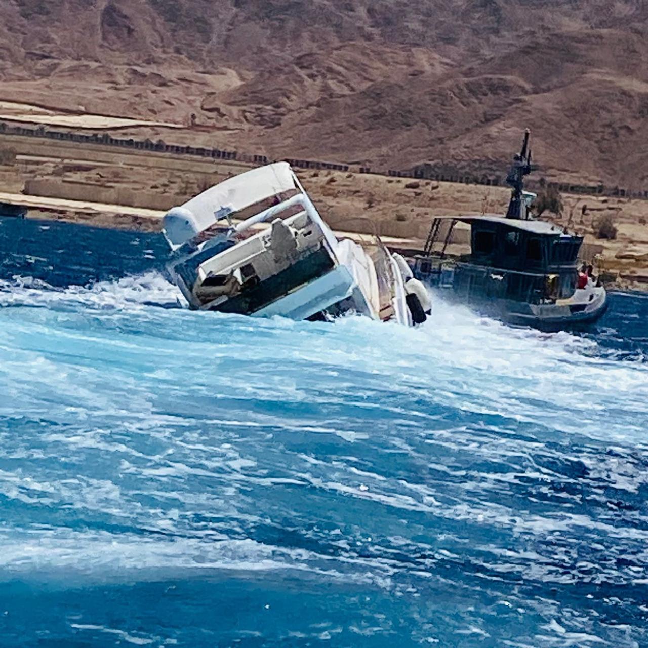 عاجل .. إنقاذ مركب غارق في خليج العقبة