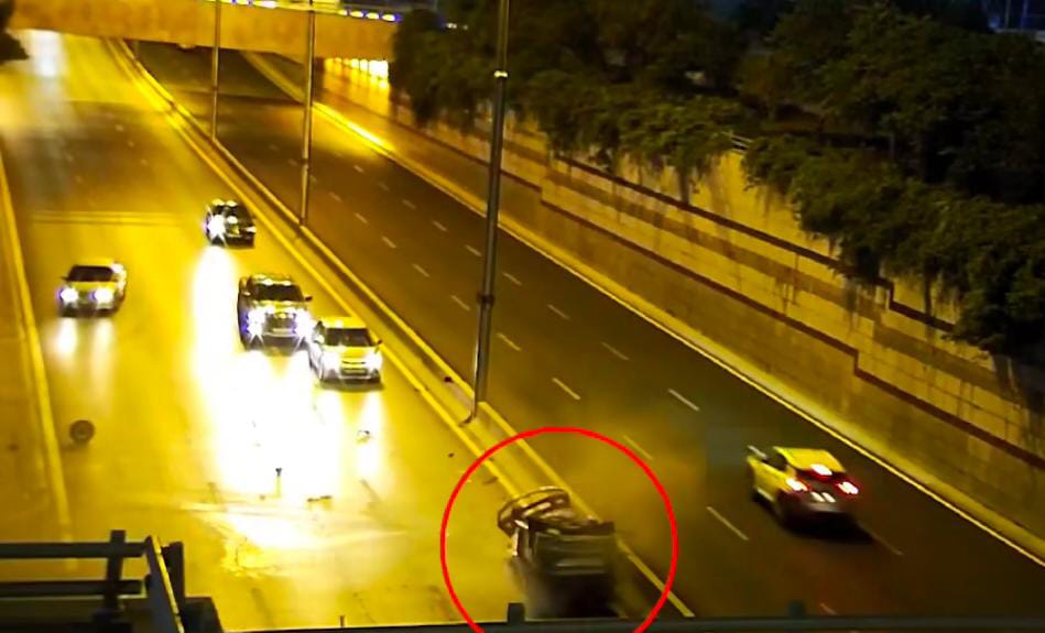 مديرية الأمن العام تنشر فيديو لحادث وتسأل الشارع الأردني من المتسبب بالحادث؟(فيديو)