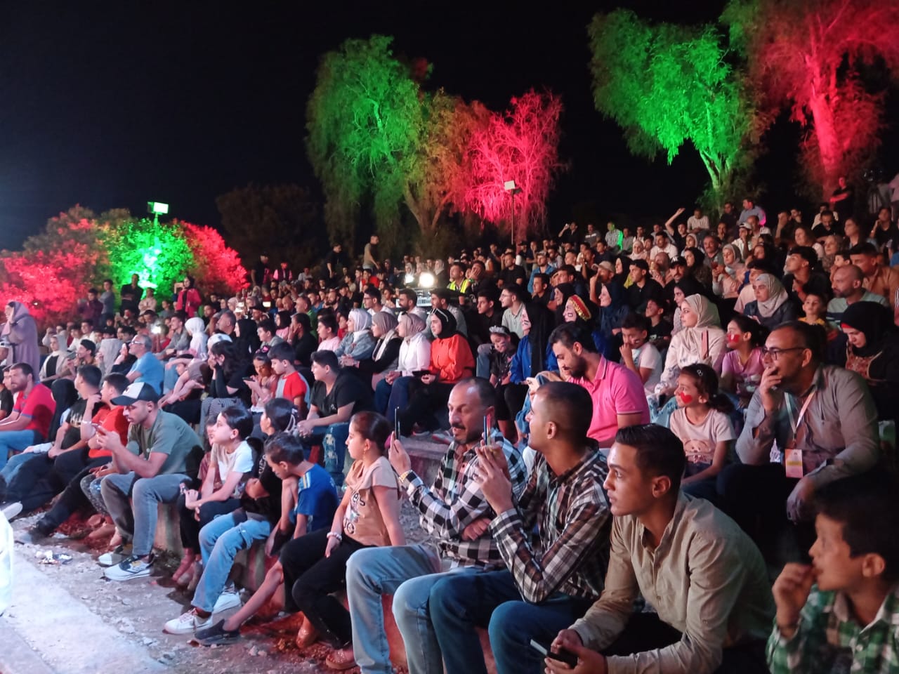 "زعل وخضرة" تتألق في مهرجان جرش في مسرحية "ترند"
