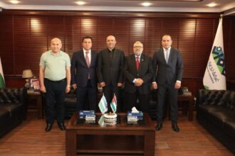 تجارة عمان تبحث مع وفد اوزبكياً تعزيز حجم التبادل التجاري