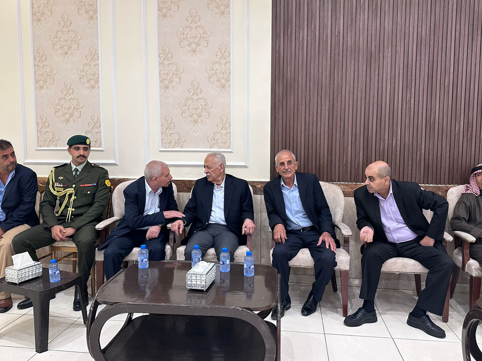 مندوبا عن الملك وولي العهد.... العيسوي يعزي الجبور والعلاوين