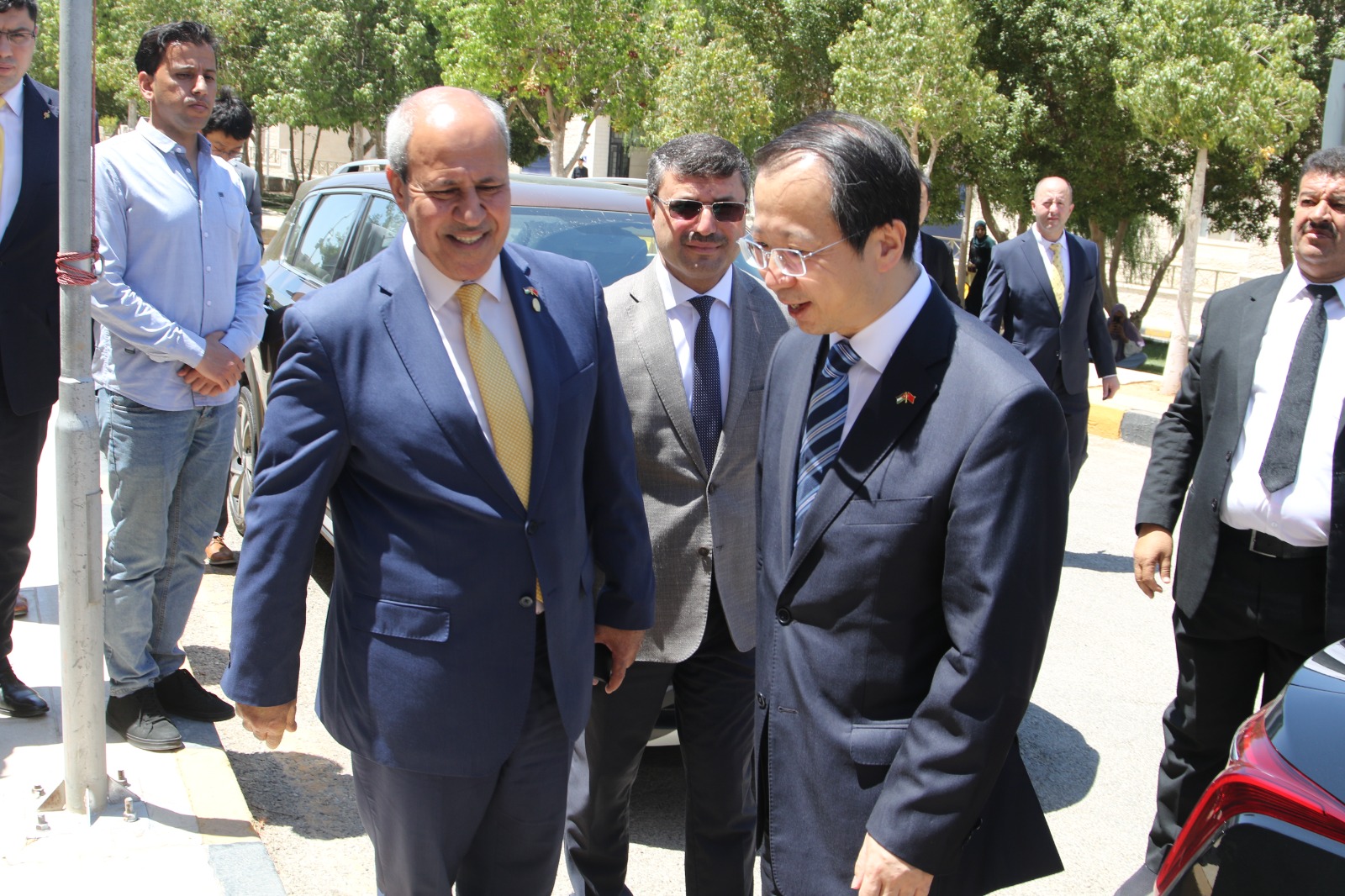 السفير الصيني يزور جامعة الطفيلة التقنية