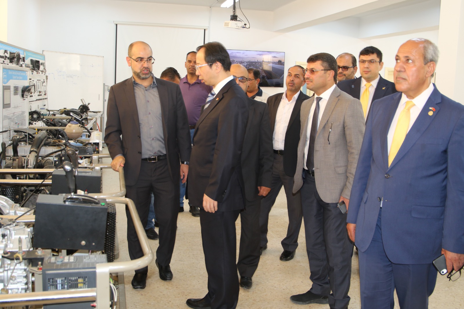 السفير الصيني يزور جامعة الطفيلة التقنية