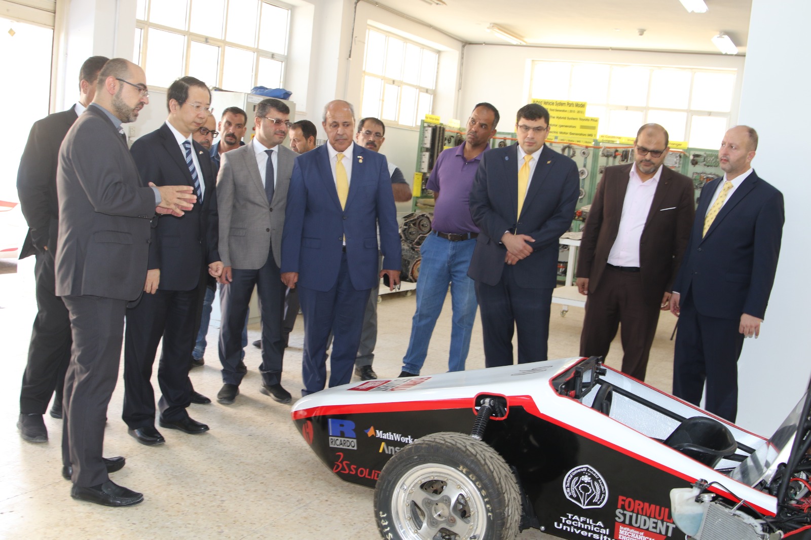 السفير الصيني يزور جامعة الطفيلة التقنية