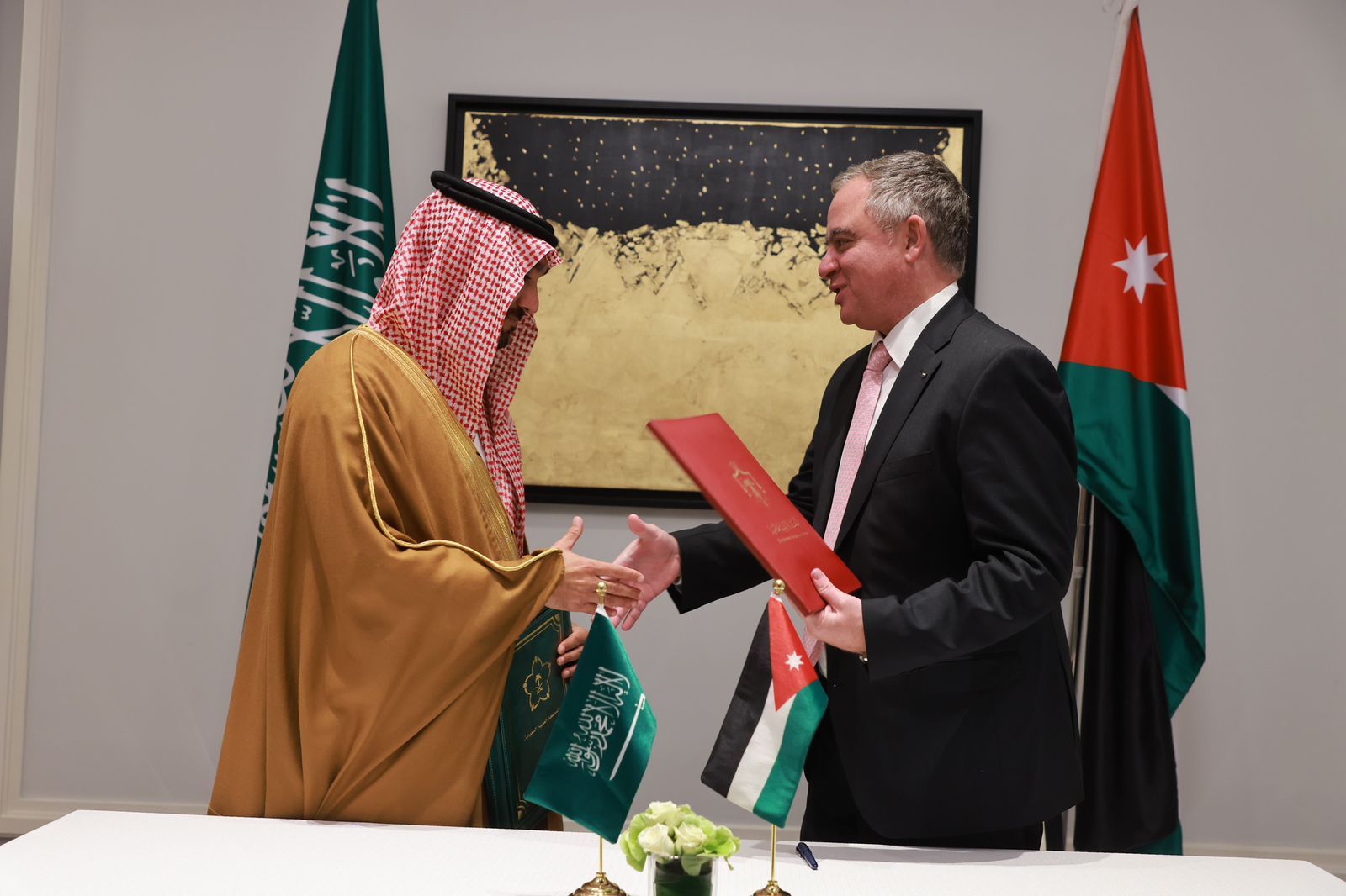 وزارة الشباب توقع اتفاقية مع وزارة الرياضة السعودية