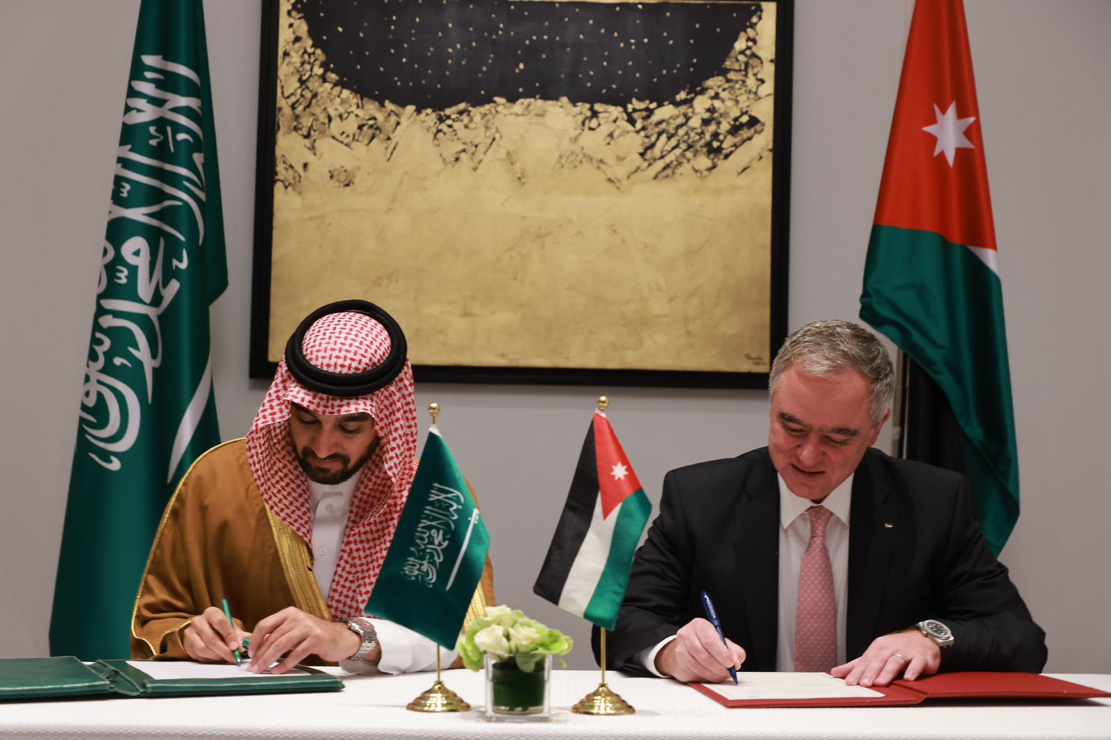 وزارة الشباب توقع اتفاقية مع وزارة الرياضة السعودية