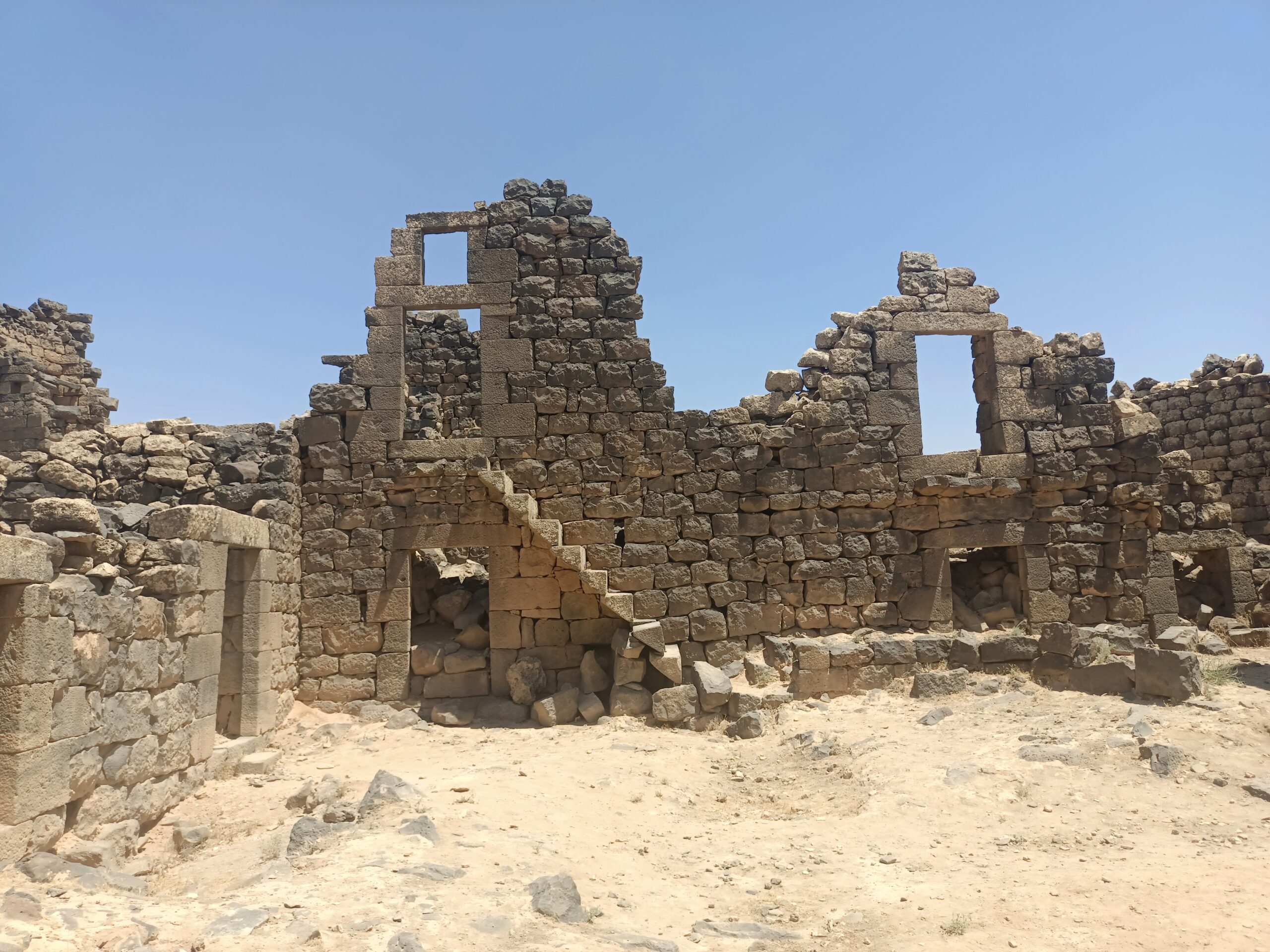 جولة إعلامية إلى موقع "أم الجمال" برفقة وزير السياحة ووزير الاتصال الحكومي ووزيرة الاستثمار(فيديو)