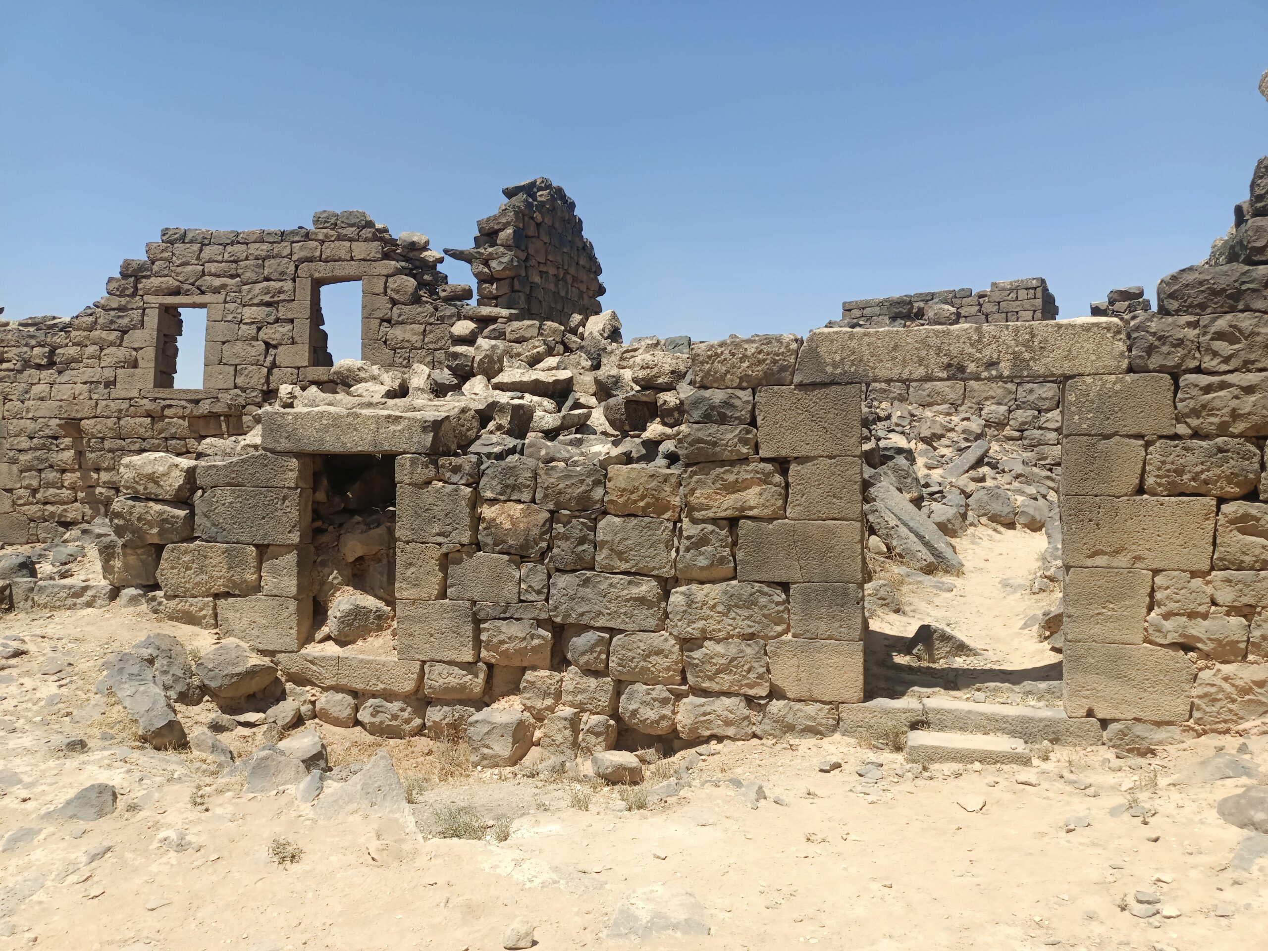 جولة إعلامية إلى موقع "أم الجمال" برفقة وزير السياحة ووزير الاتصال الحكومي ووزيرة الاستثمار(فيديو)