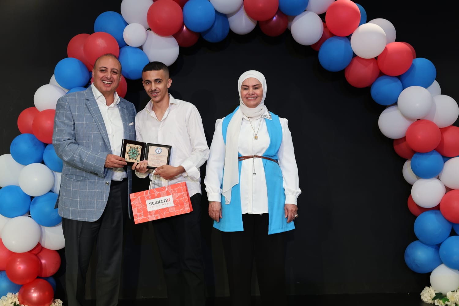 د . الحوراني يُكرّم أوائل الثانوية العامة والبريطانية في مجموعة مدارس الجامعة الأولى - صور