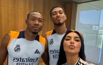 كيم كارداشيان بصورة تجمعها مع نجوم ريال مدريد