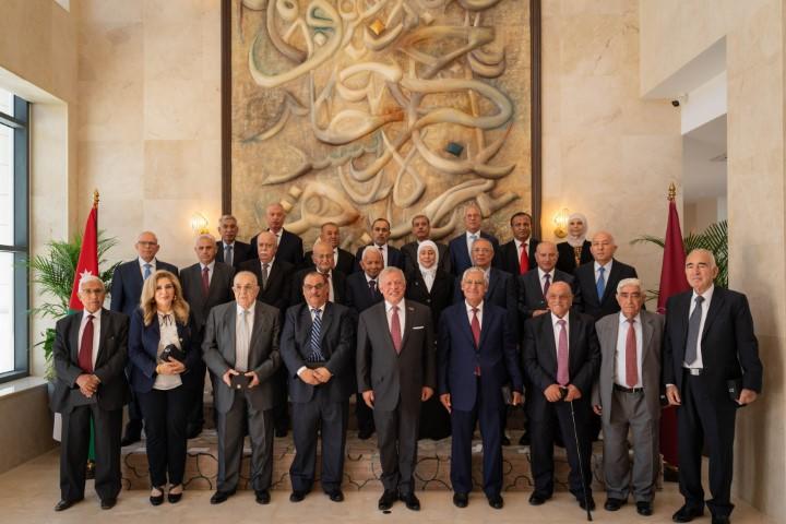 عاجل | الملك يمنح ميدالية اليوبيل الفضي لعدد من القضاة