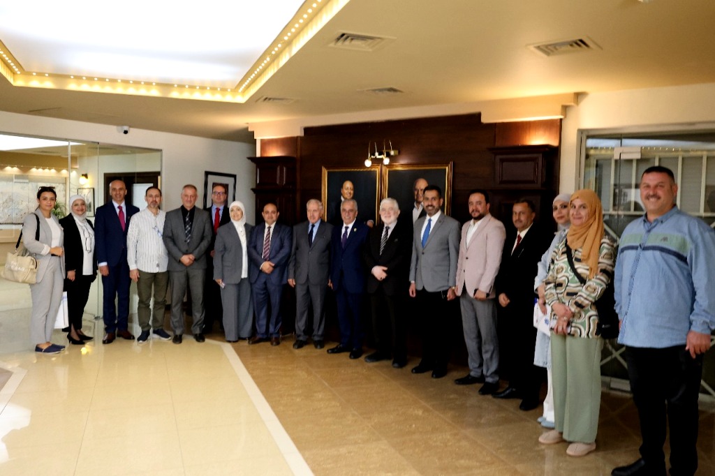 وفد رفيع المستوى من العراق بالتعاون مع المركز التجاري الدولي يزور الأهلية