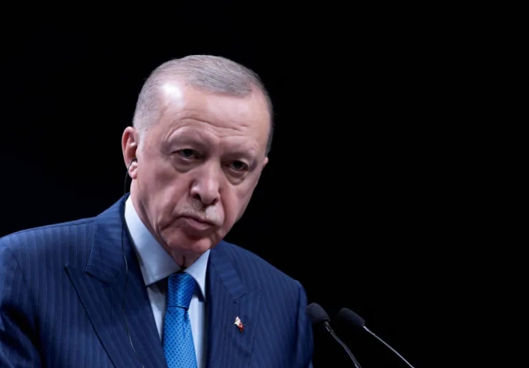 أردوغان: سياسات نتنياهو تعرض العالم للخطر وأولوية وقف مجازر غزة