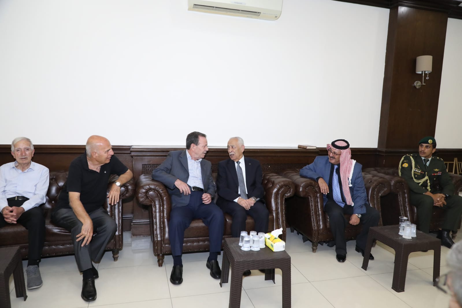 مندوبا عن الملك وولي العهد...العيسوي يعزي بوفاة عشيرتي الفايز وآل ياخول
