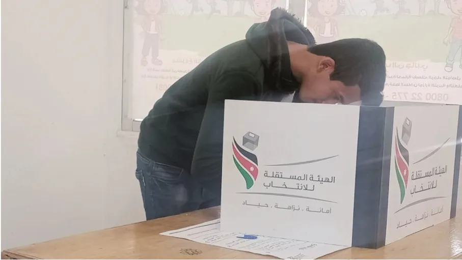 مادبا: إقبال على الصناديق ونسبة الاقتراع 7.5 % حتى الساعة 10 صباحا