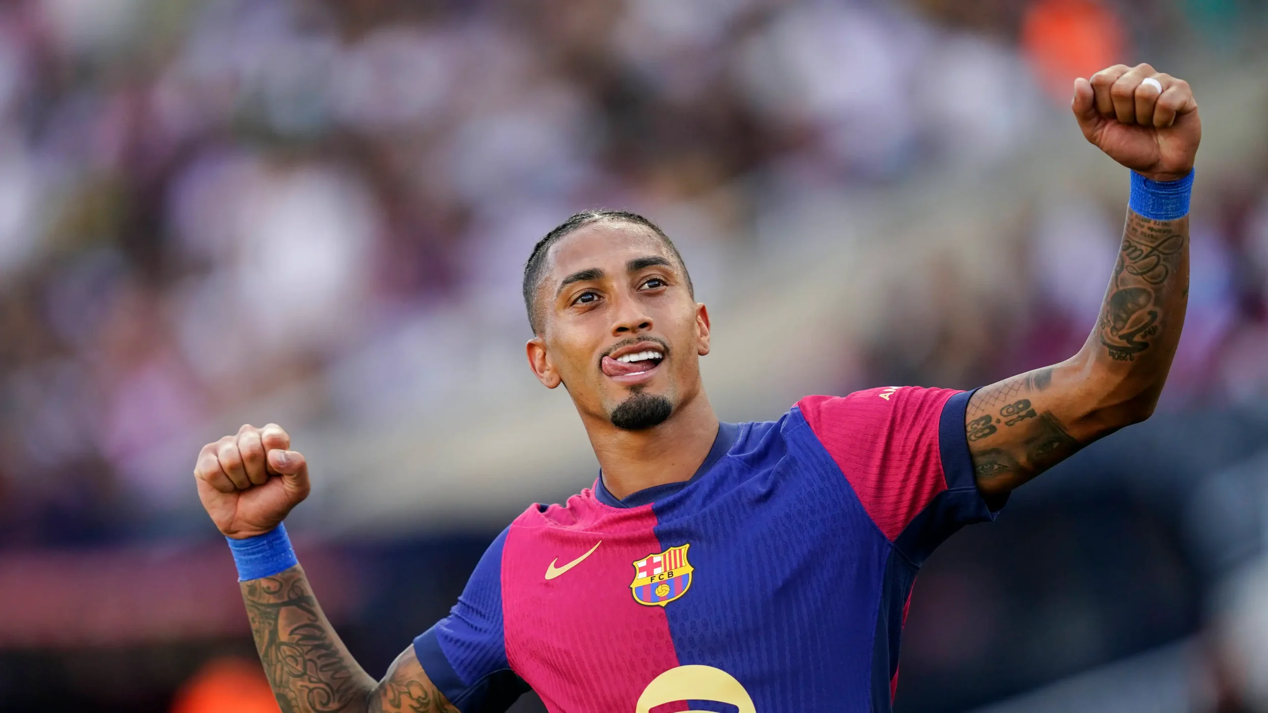 رافينيا يضحي للعب في برشلونة ويتجاهل عروضًا مغرية