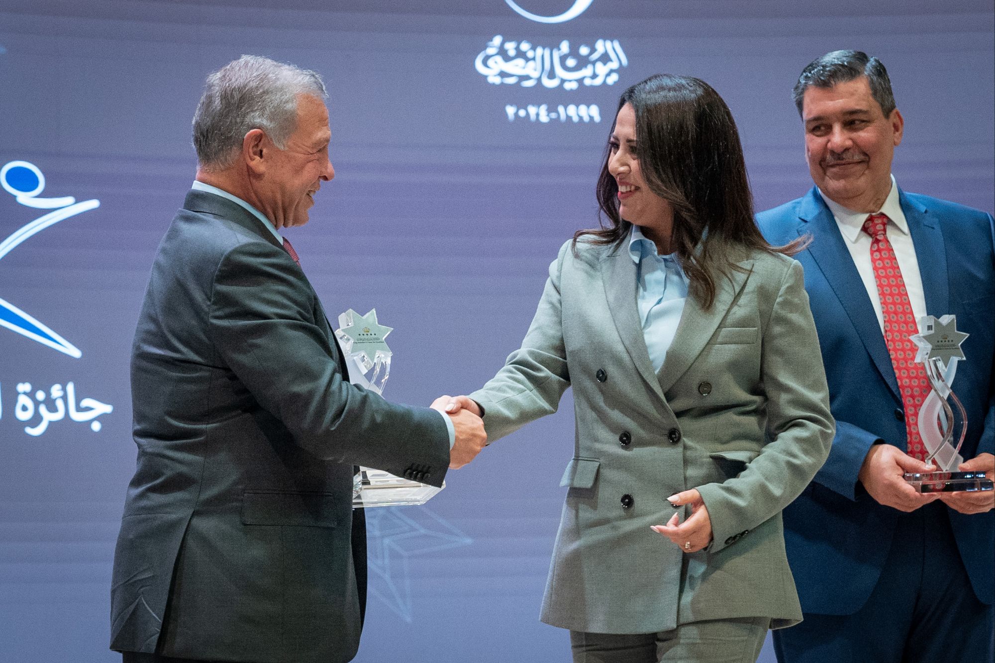 عاجل | الملك يكرم الفائزين بجوائز التميز في حفل مهيب