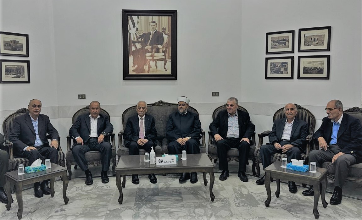 مندوبا عن الملك وولي العهد..العيسوي يعزي آل ميرزا والبطيخي*