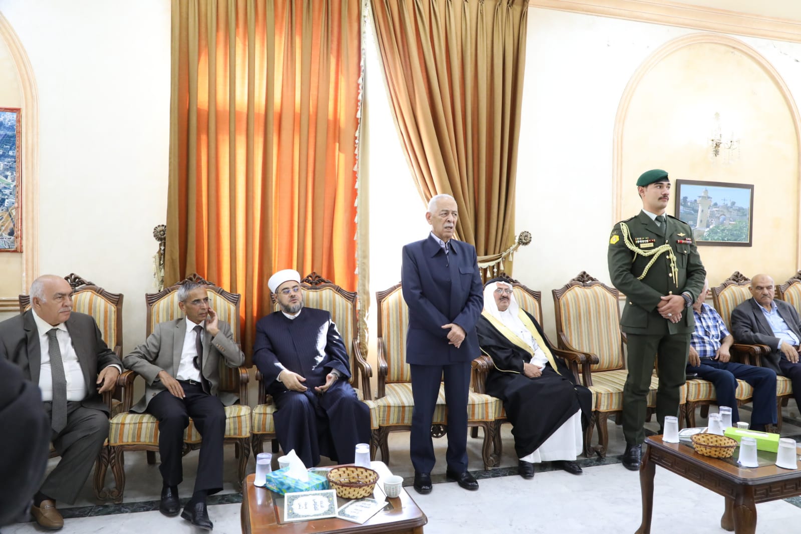 مندوبا عن الملك وولي العهد... العيسوي يعزي عشائر القطيشات والعواملة والفاعوري