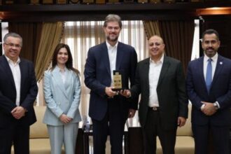 البنك الأردني الكويتي وجامعة عمان الأهلية يبحثان سبل تعزيز التعاون بينهما