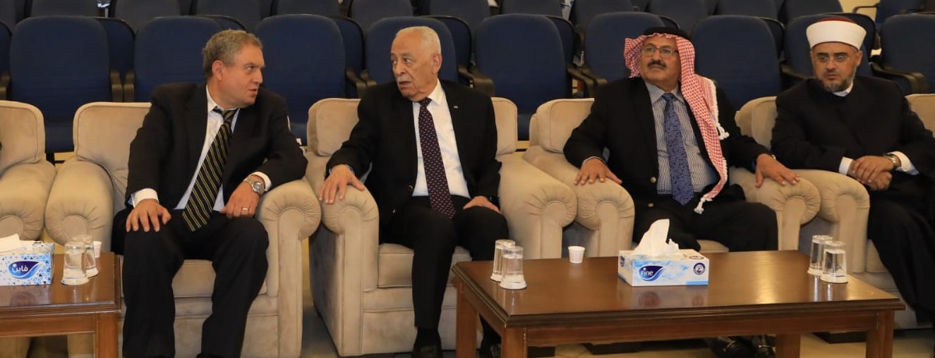 *مندوبا عن الملك وولي العهد...العيسوي يعزي آل الصوفي وشعبان والنجار*