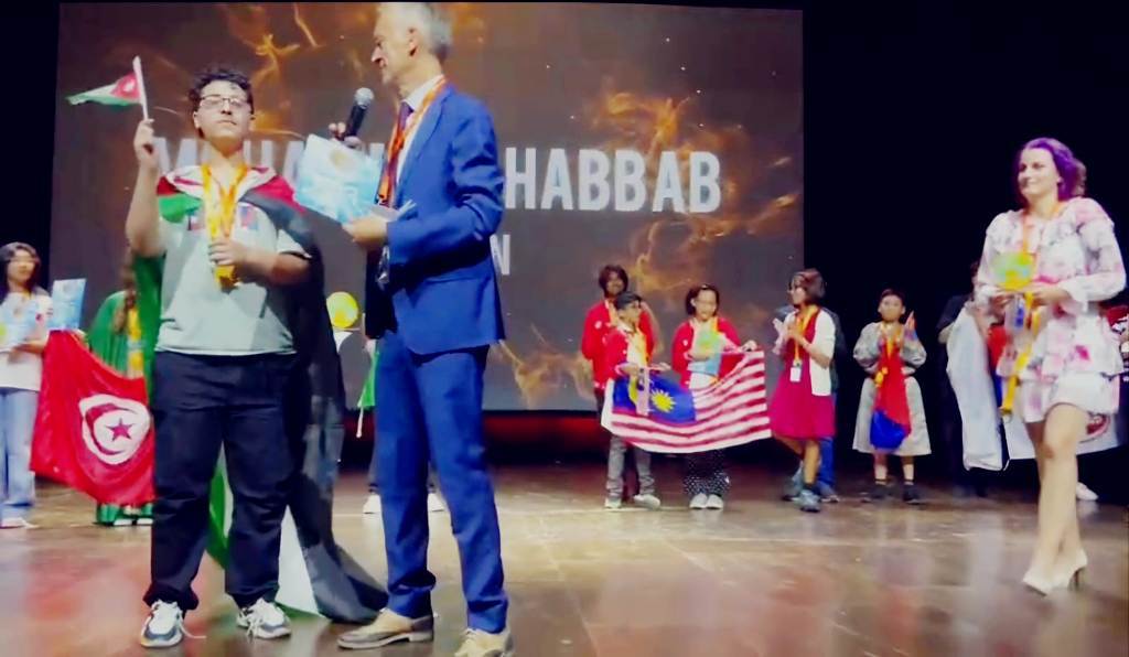 صورة حول : فوز طالب مدارس الجامعة محمد حباب بالمركز الثالث عالميا بمسابقة هيبو للغة الإنجليزية فوز طالب مدارس الجامعة محمد حباب بالمركز الثالث عالميا بمسابقة هيبو للغة الإنجليزية