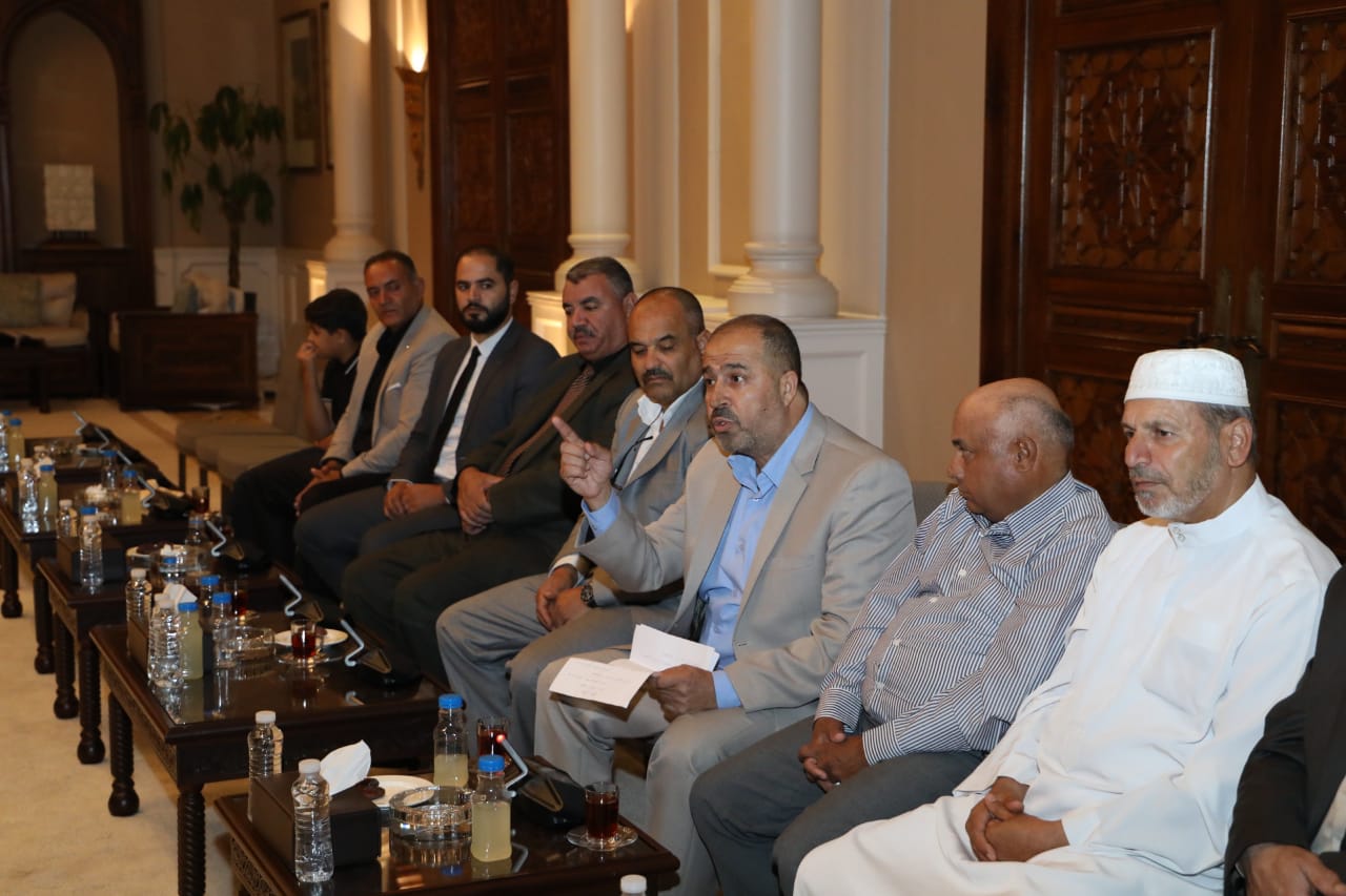رئيس الديوان الملكي يلتقي متقاعدين عسكريين ووفدا من أبناء عشيرة آل عبادة