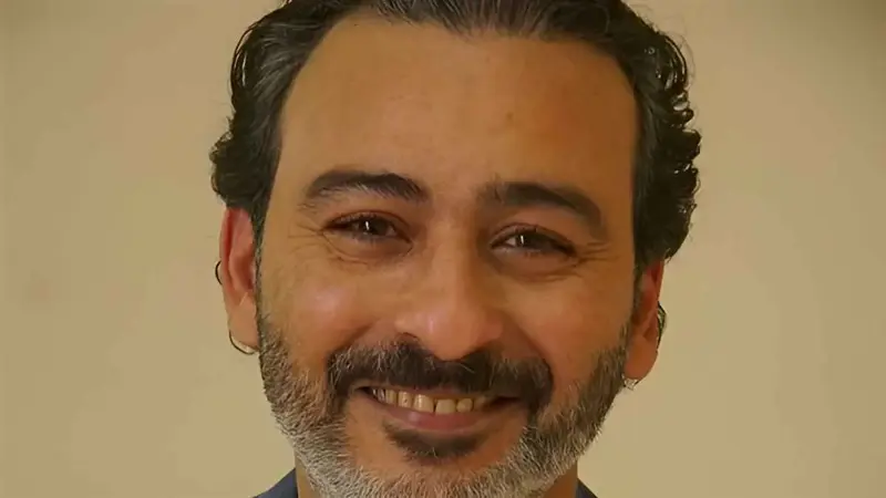 فنان مصري يطلب من زملائه فرصة للعمل في التمثيل