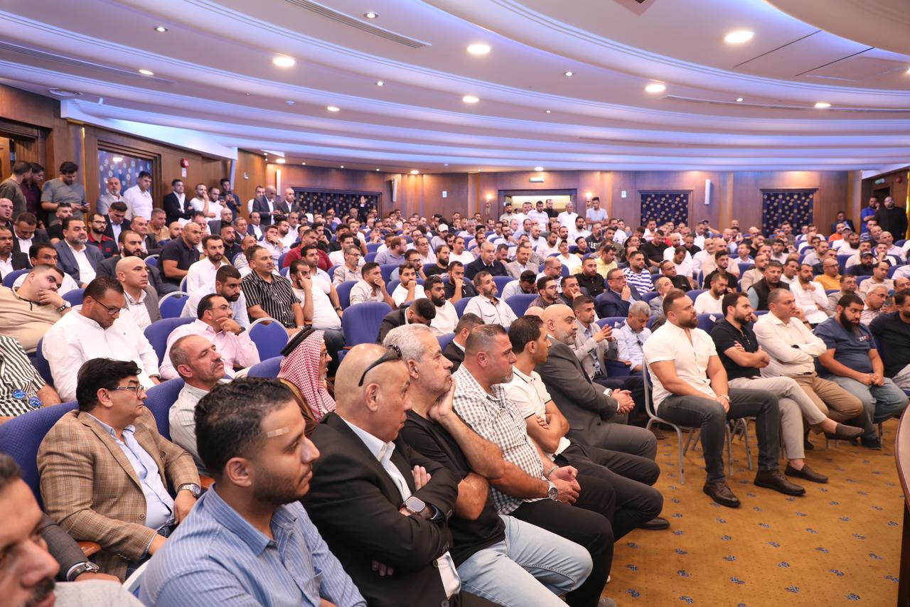 تجار السيارات يطالبون بإعاد النظر بقرار رفع الضريبة على سيارات الكهرباء