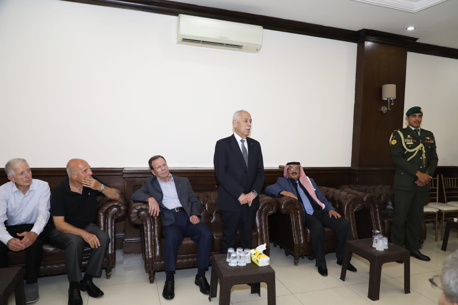 مندوبا عن الملك وولي العهد...العيسوي يعزي بوفاة عشيرتي الفايز وآل ياخول