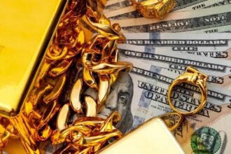 العثور على حقيبة تحتوي على 300 غرام من الذهب بقيمة 15 ألف دينار