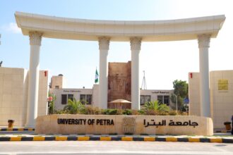 المؤسسة العامة للغذاء والدواء تعتمد مركز الدراسات الدوائية في جامعة البترا لإجراء الدراسات قبل السريرية